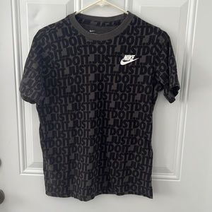 Nike Just so it. Youth tee size XL Blk/grey